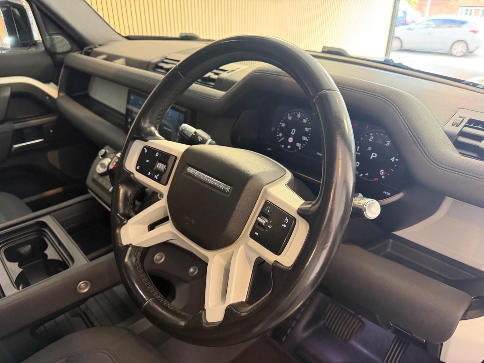 Land Rover Defender 110